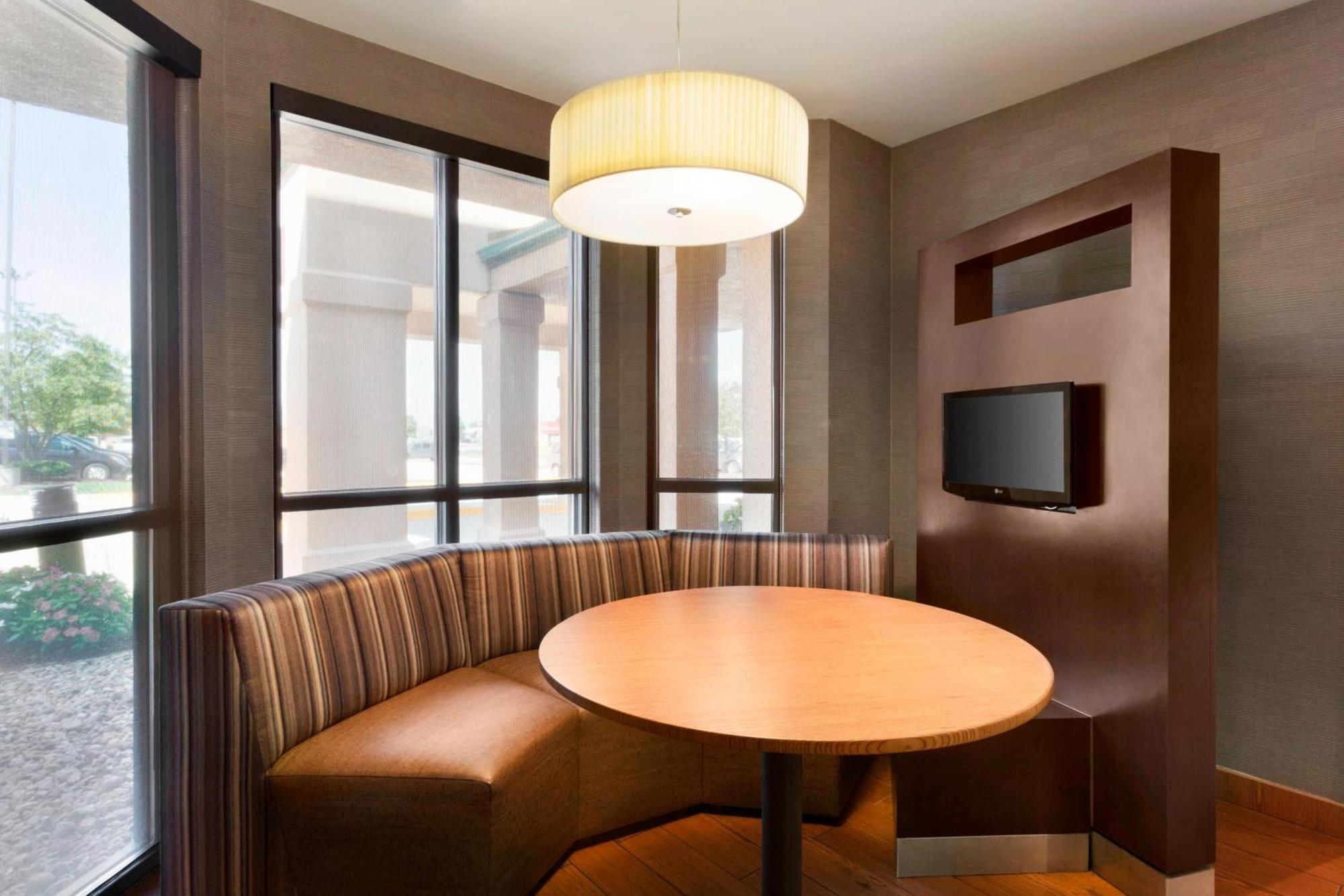 Courtyard By Marriott Bloomington Normal Hotel Kültér fotó