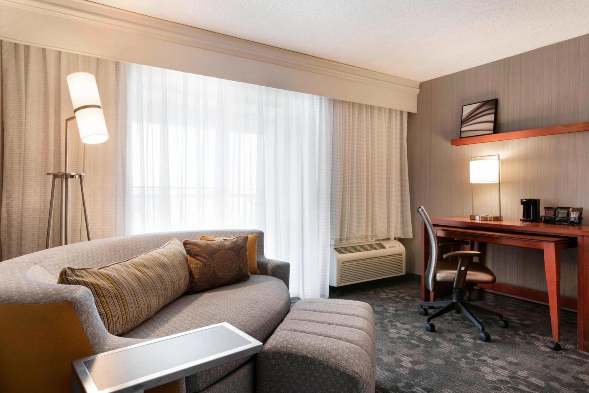 Courtyard By Marriott Bloomington Normal Hotel Kültér fotó