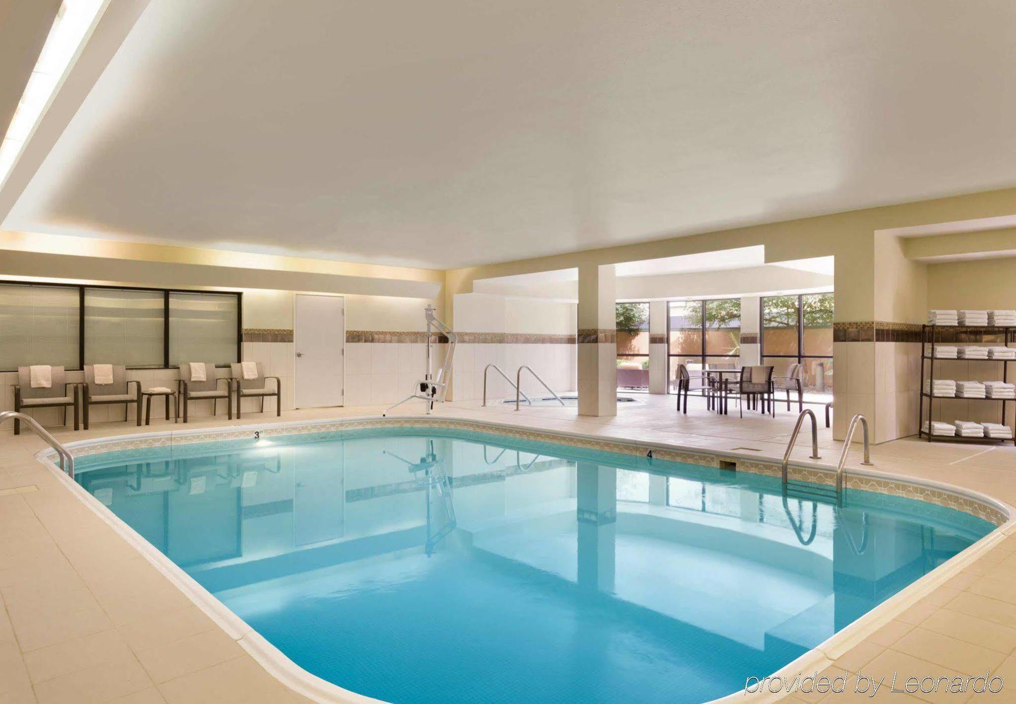 Courtyard By Marriott Bloomington Normal Hotel Kültér fotó