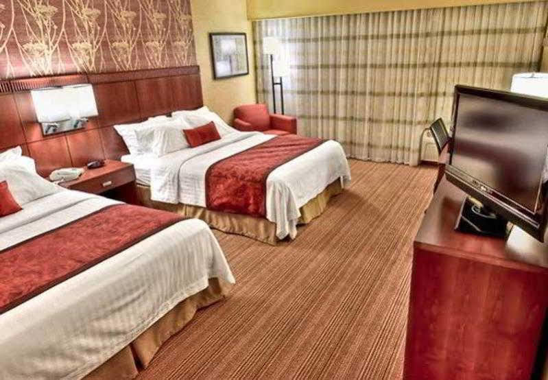 Courtyard By Marriott Bloomington Normal Hotel Kültér fotó